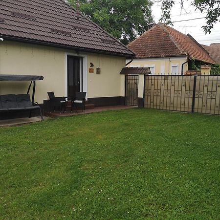 Apartmán Eva'S Little House - Acasa La Taticul Albinelor Sinca Veche Exteriér fotografie