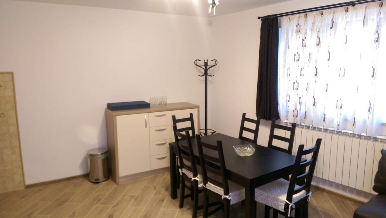 Apartmán Eva'S Little House - Acasa La Taticul Albinelor Sinca Veche Exteriér fotografie